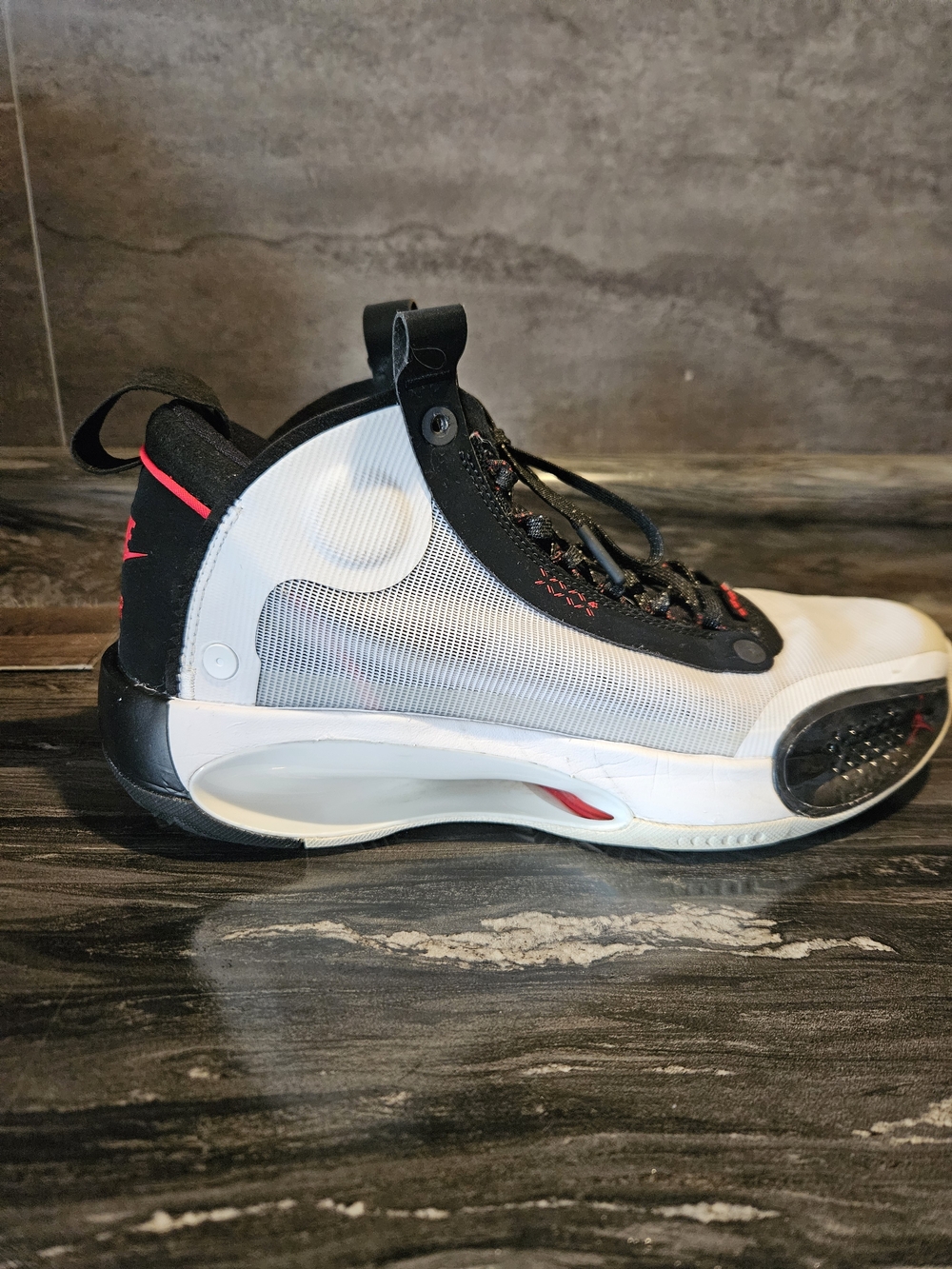 Jordan 34 Chicago 2019 Size 9.5 - Picture 4 of 15